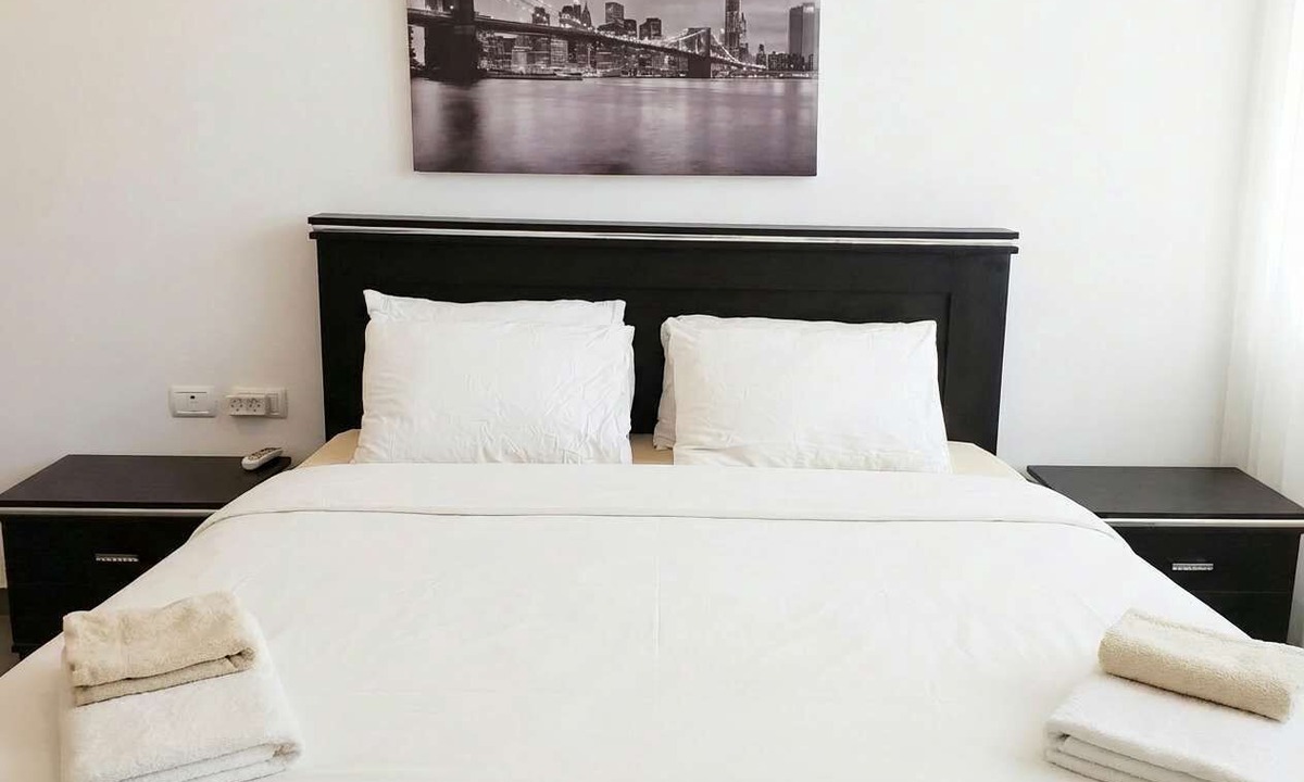 Bat Yam Apartment | O&O Group Spacious 2BR| Parking| Steps from Beach