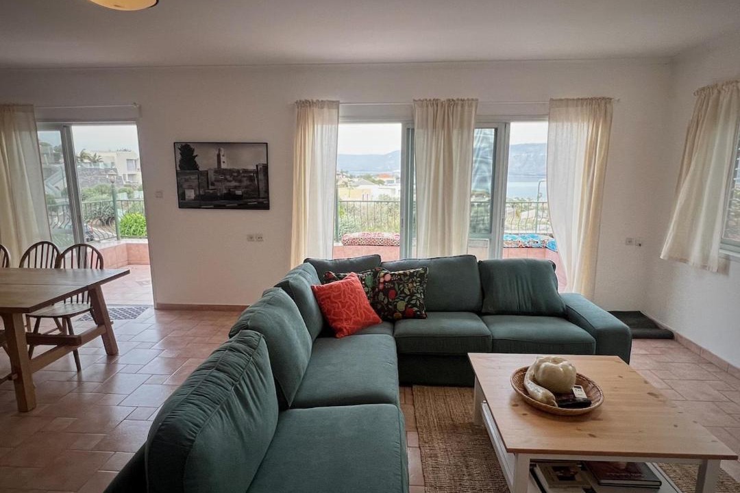 Kinneret House | Simply Holzer