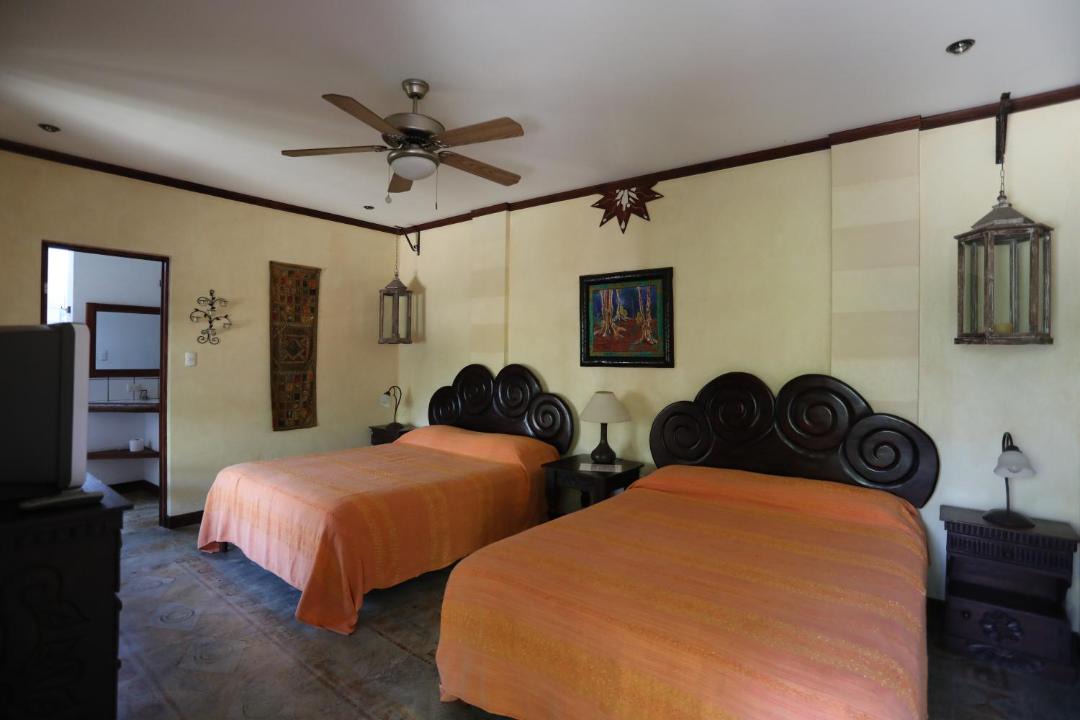 Escazu Bed & Breakfast | Tierra Magica B&B and Art Studio