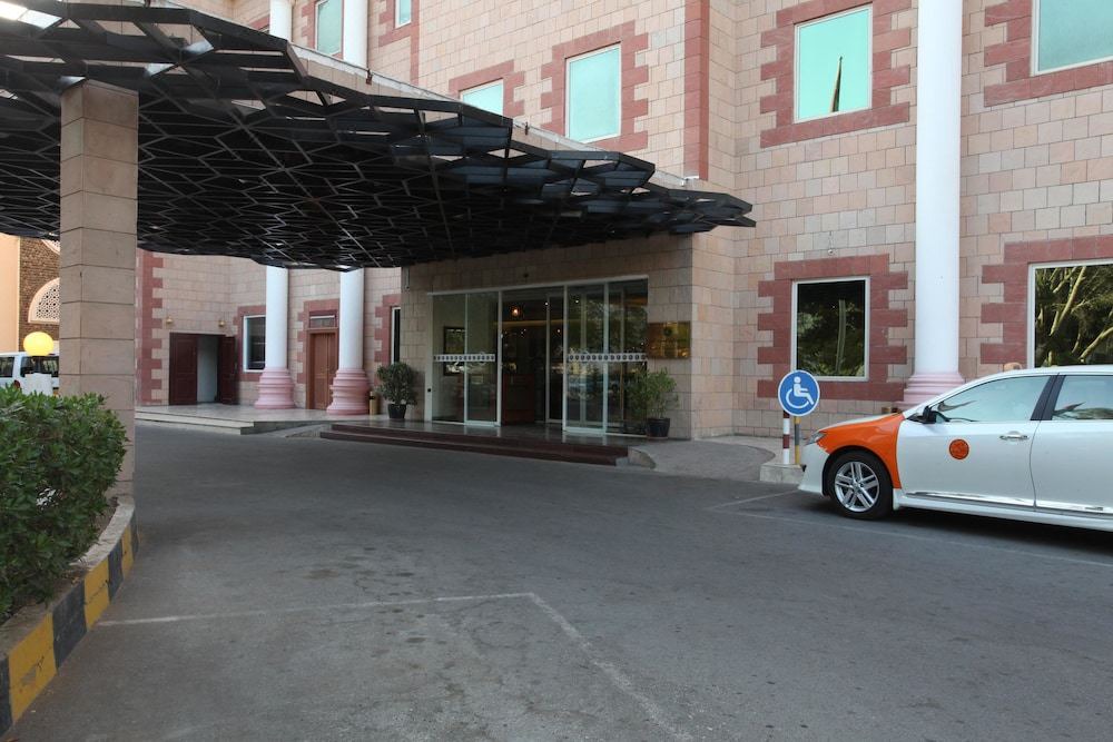 Photo of Buildings in Qurm