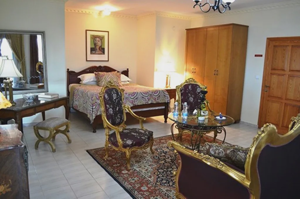 Photo of Livingroom in Artists Colony