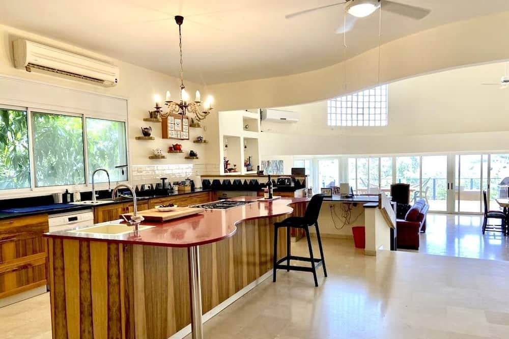 Photo of Kitchen in Zikhron Ya'aqov