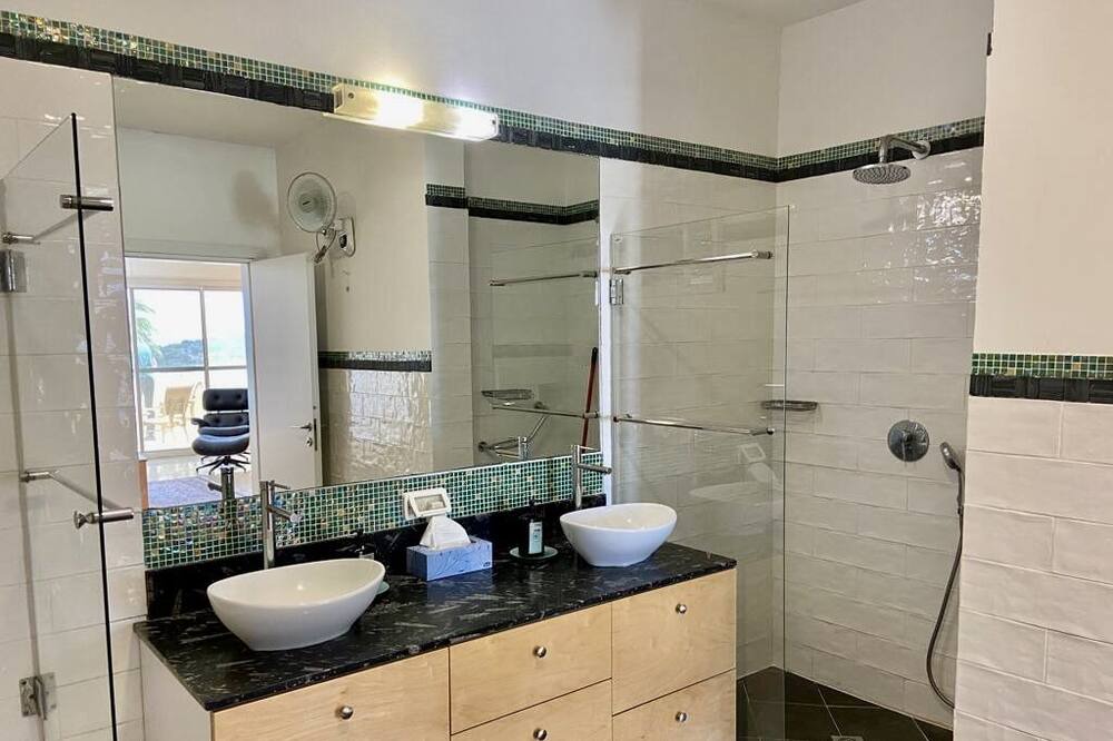 Photo of Bathroom in Zikhron Ya'aqov
