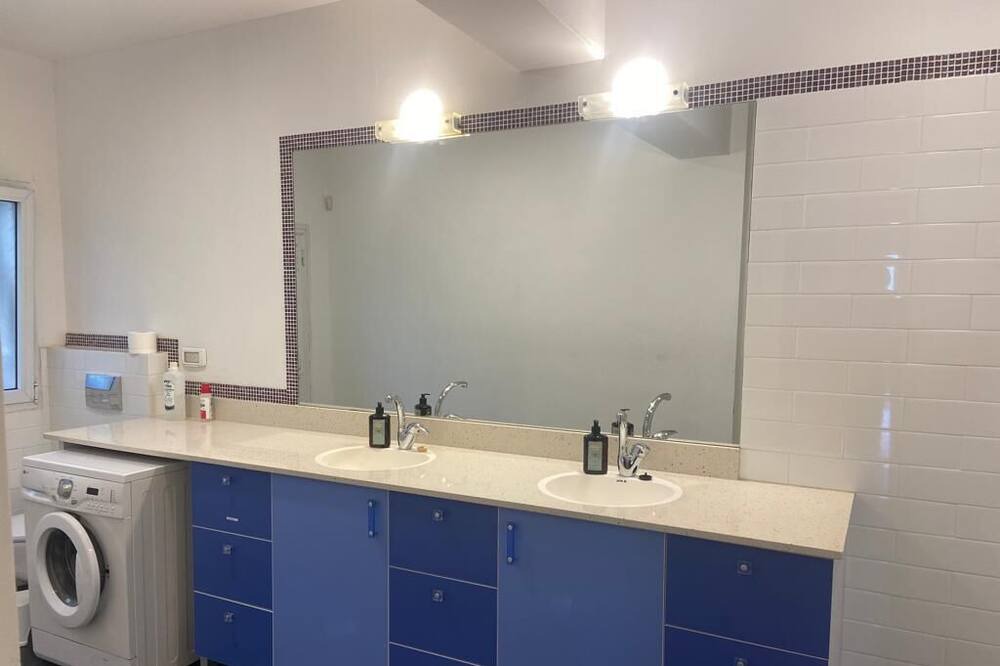 Photo of Bathroom in Zikhron Ya'aqov