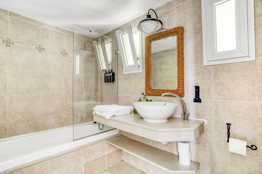 Photo of Bathroom in Lohame HaGetaot