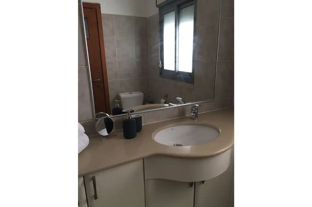 Photo of Bathroom in Ra'ananna