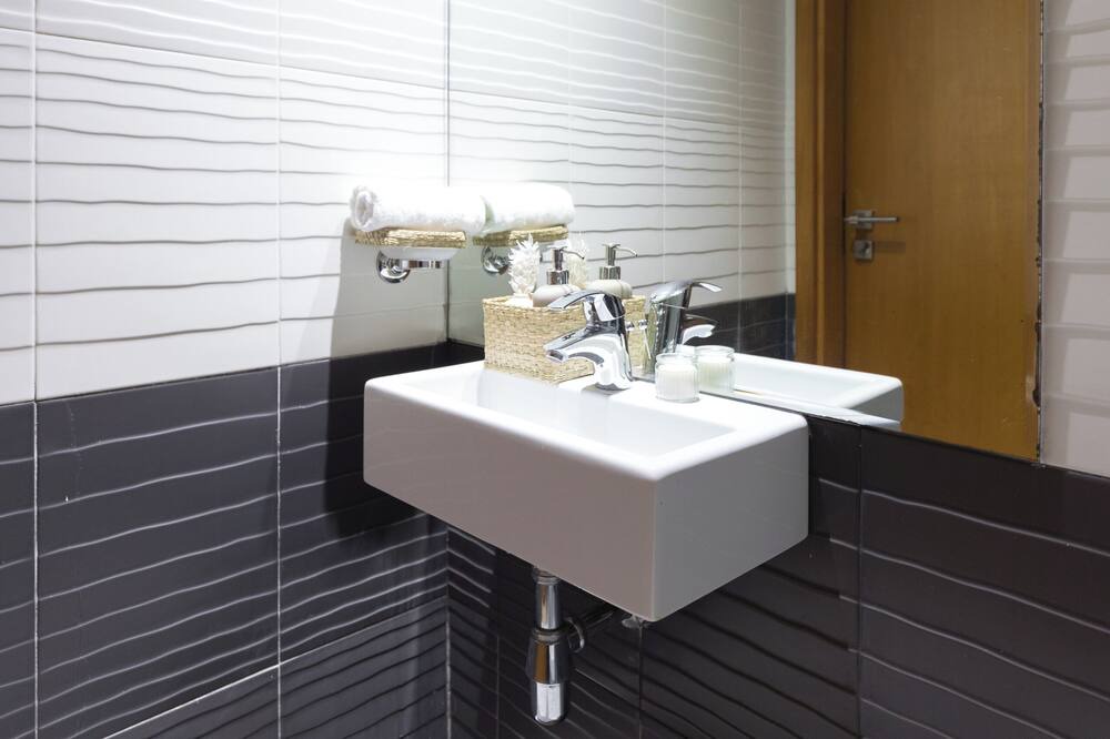 Photo of Bathroom in Jabal Ali 2