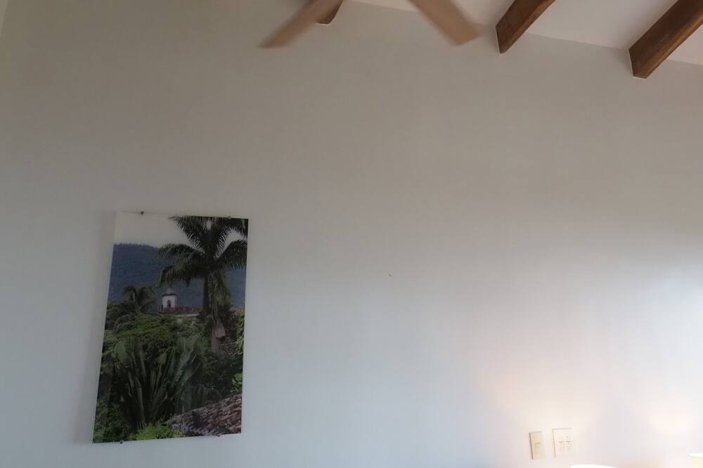 Photo of Bedroom in Los Angeles Chires