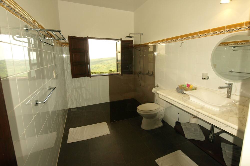 Photo of Bathroom in Los Angeles Chires
