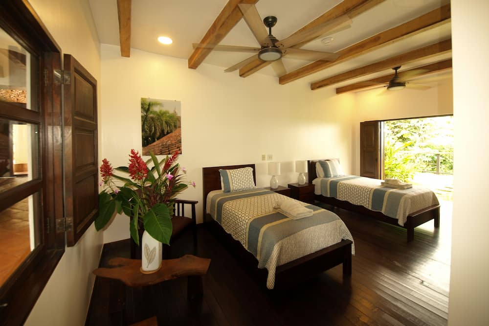 Photo of Bedroom in Los Angeles Chires