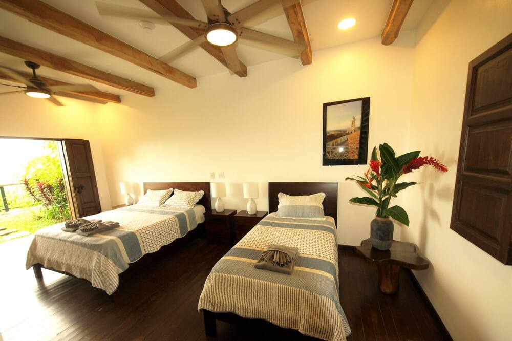 Photo of Bedroom in Los Angeles Chires