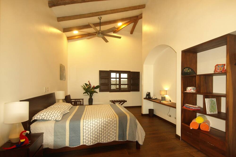 Photo of Bedroom in Los Angeles Chires