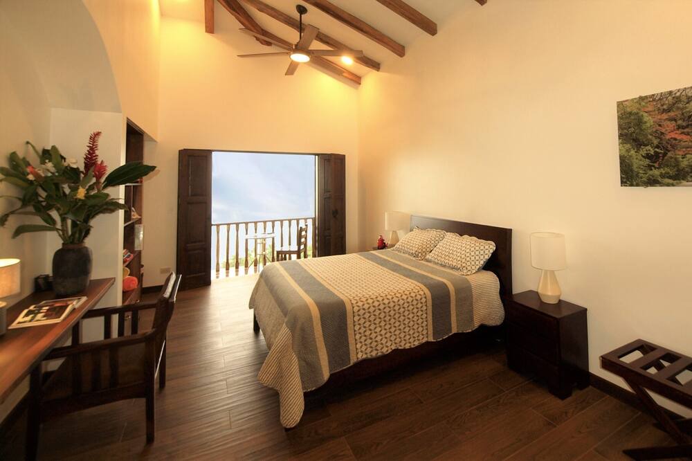 Photo of Bedroom in Los Angeles Chires
