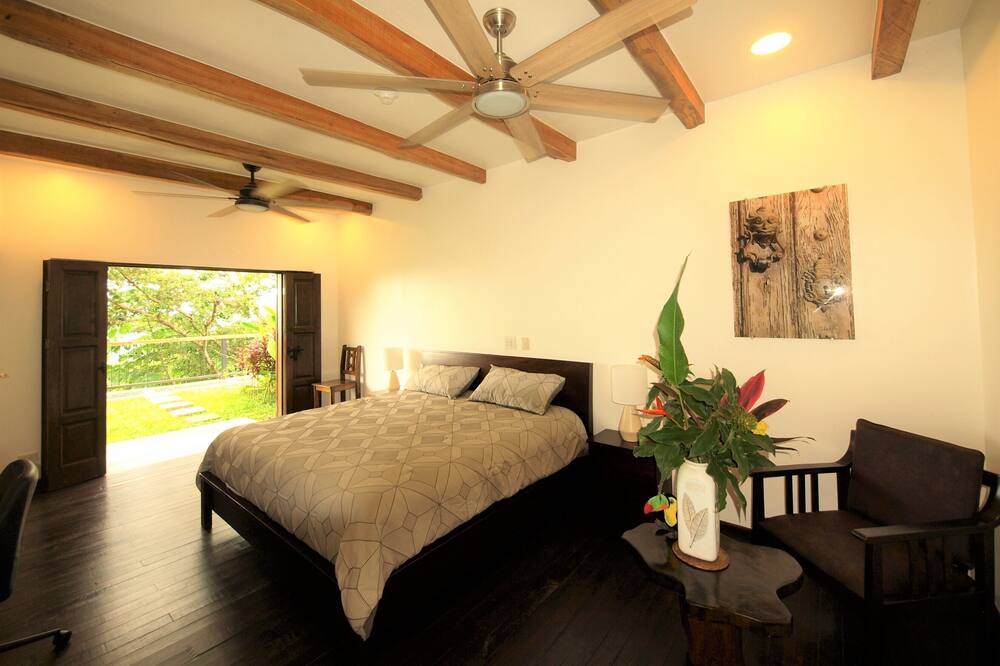 Photo of Bedroom in Los Angeles Chires