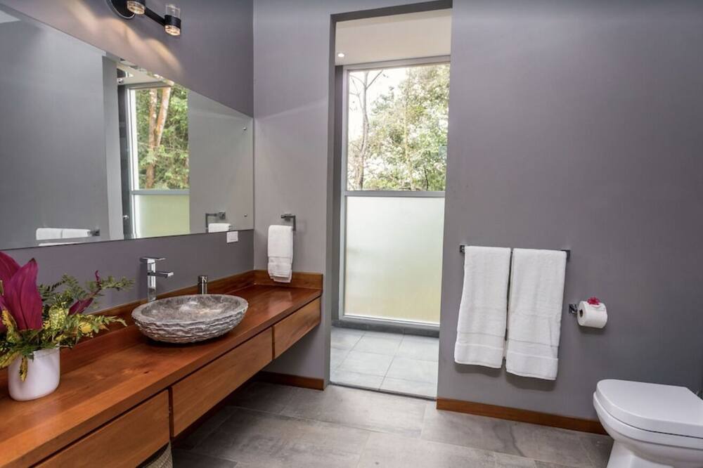 Photo of Bathroom in Dominical