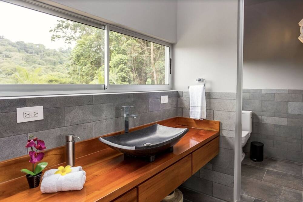 Photo of Bathroom in Dominical