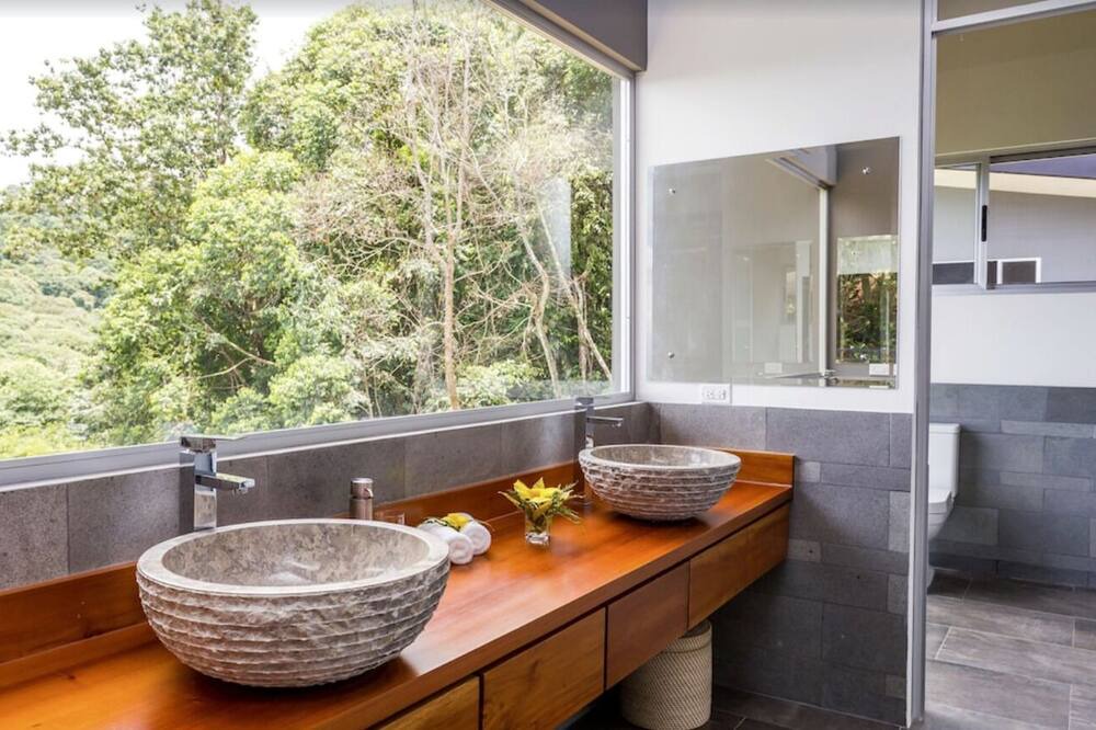 Photo of Bathroom in Dominical