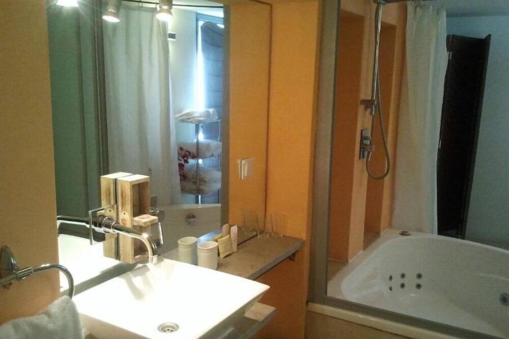 Photo of Bathroom in Artists Colony