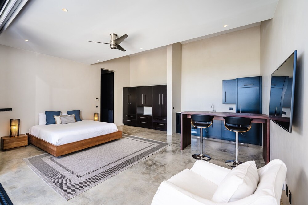 Photo of Bedroom in Black Beauty