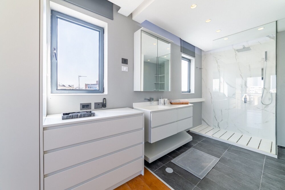 Photo of Bathroom in Florentin