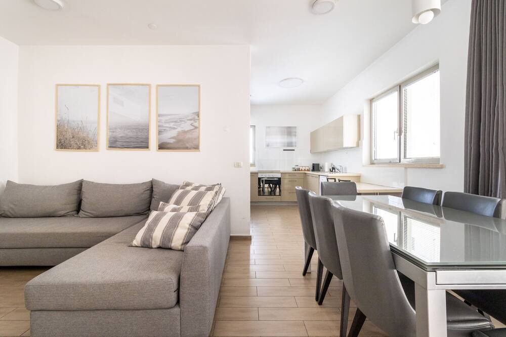 Photo of Livingroom in Nachlaot