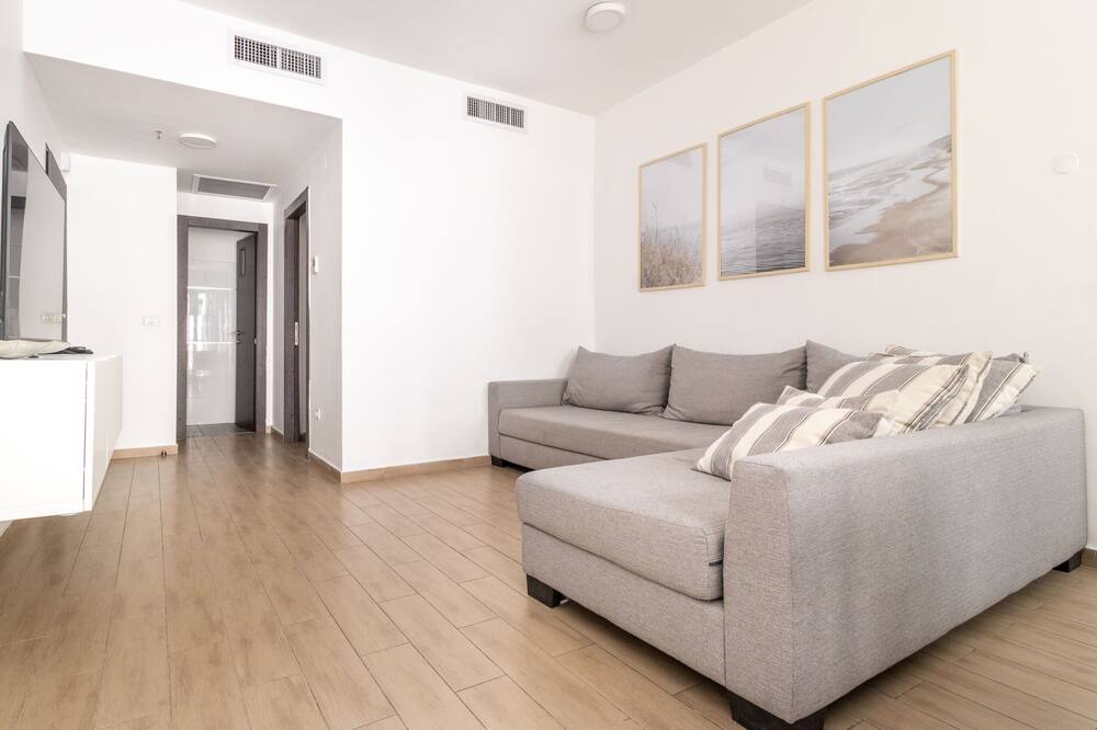 Photo of Livingroom in Nachlaot