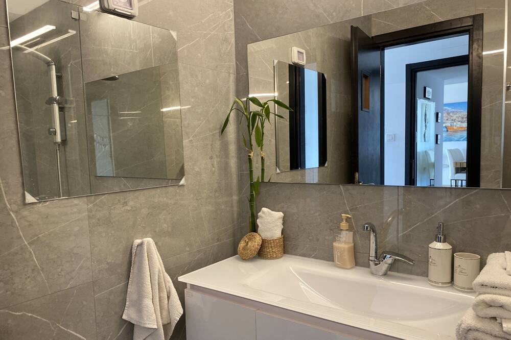 Photo of Bathroom in Jaffa