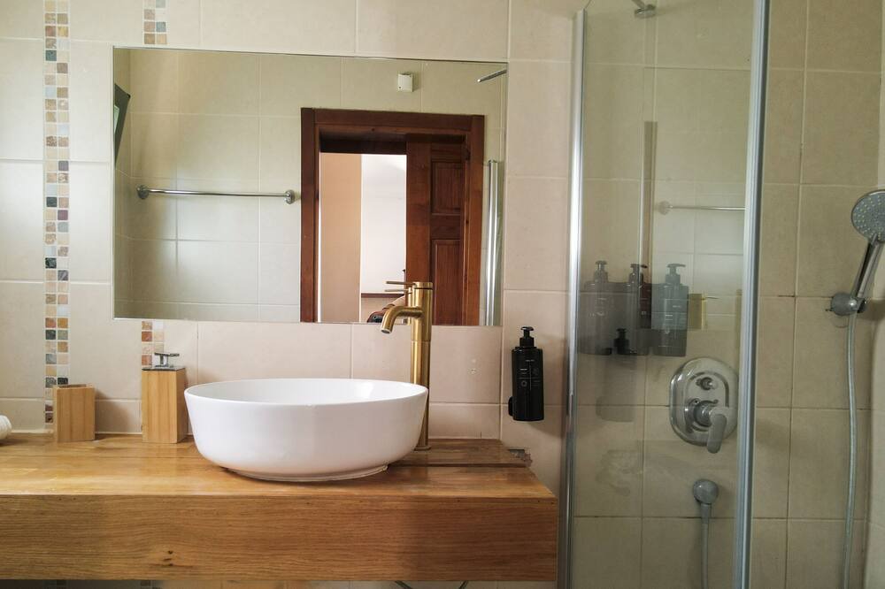 Photo of Bathroom in Parod