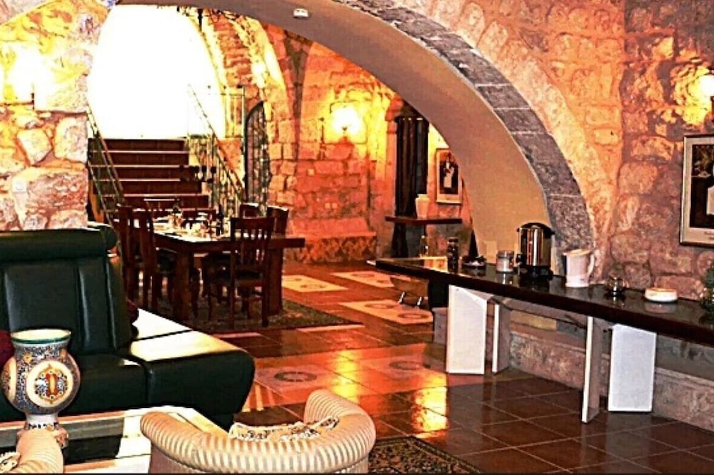 Photo of Livingroom in Artists Colony