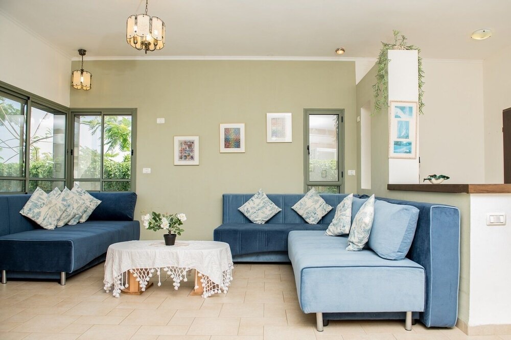 Photo of Livingroom in She'ar Yashuv