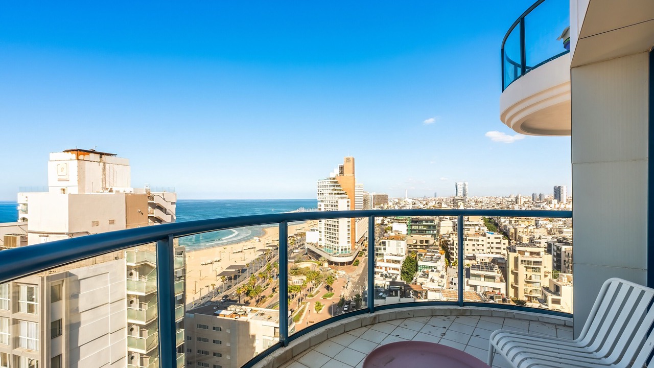 Photo of Others in Tel Aviv Promenade