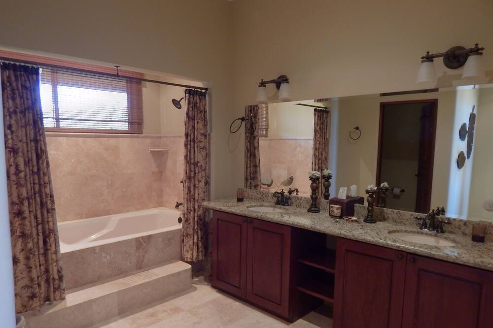 Photo of Bathroom in Coco