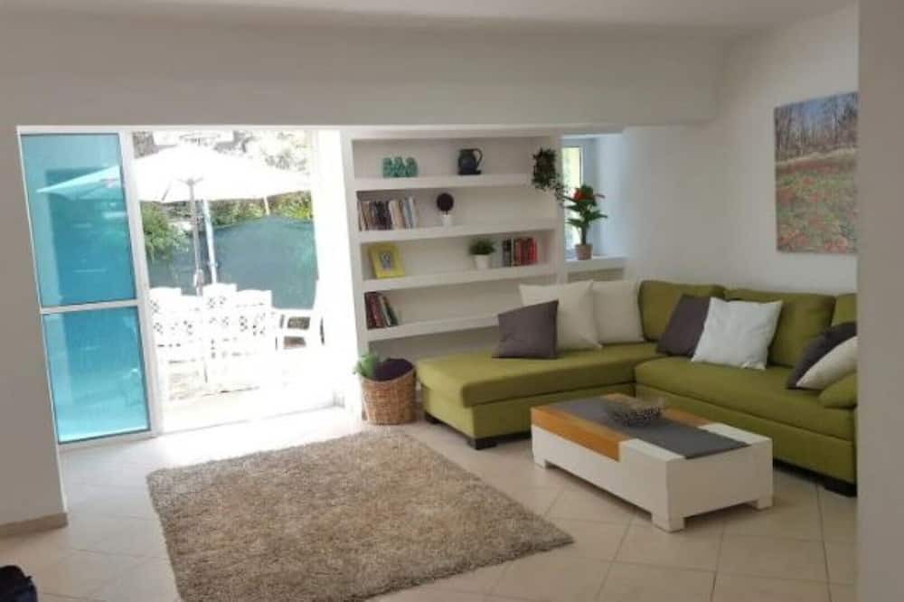 Photo of Livingroom in Ramat Gan