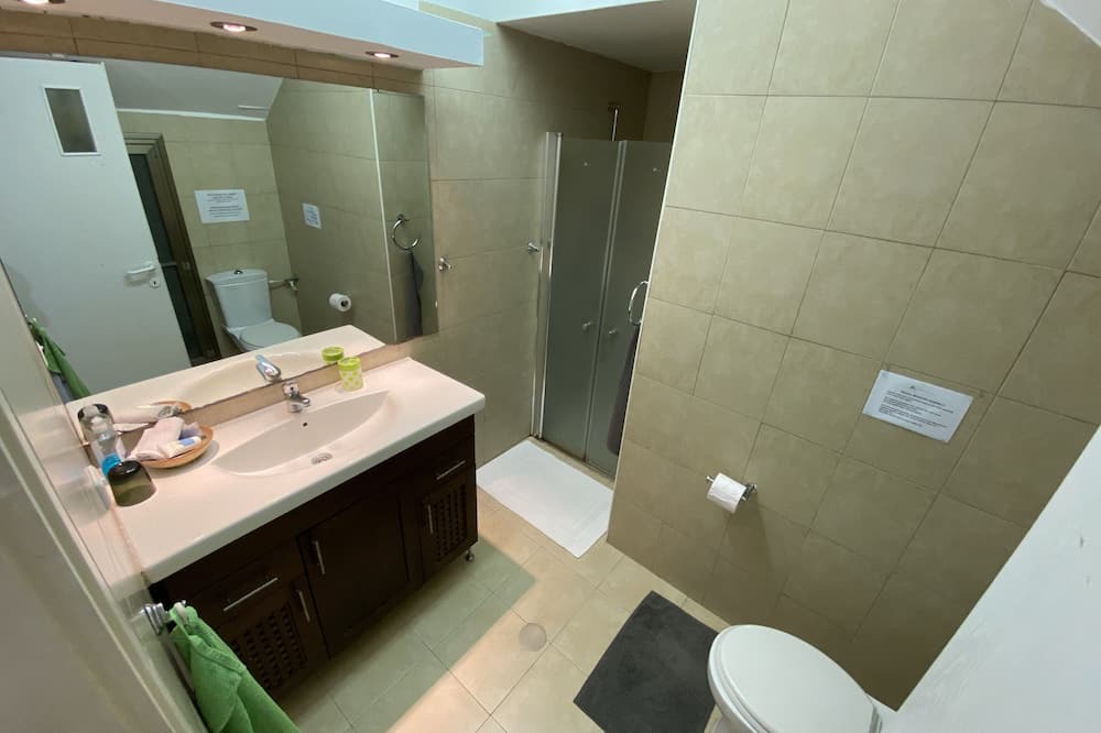Photo of Bathroom in Ra'ananna