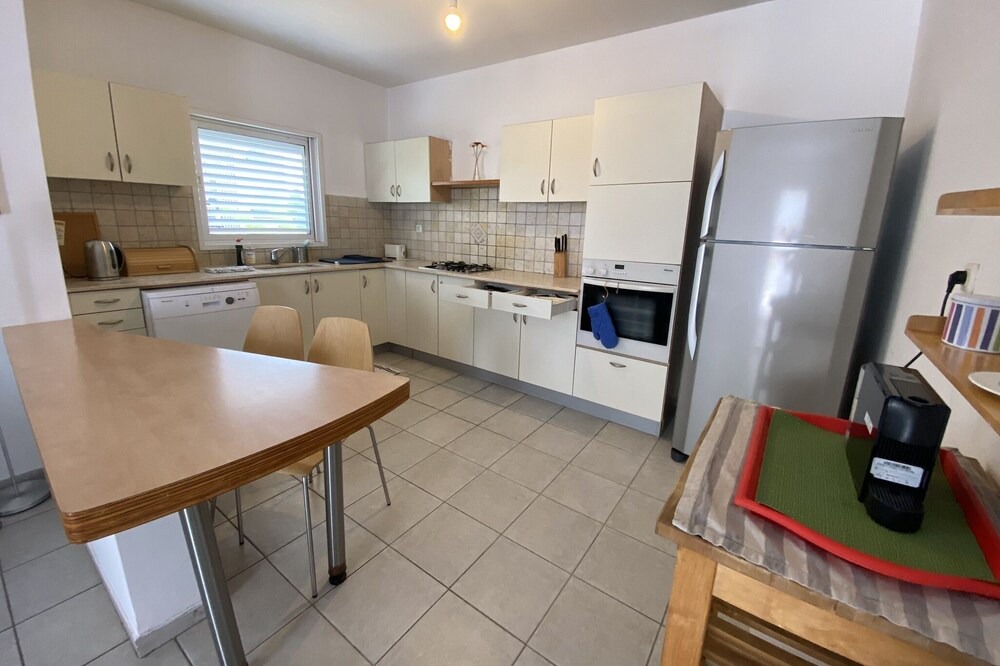 Photo of Kitchen in Ra'ananna