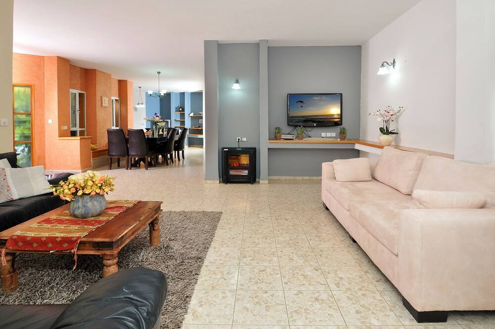 Photo of Livingroom in Yesod HaMa'ala
