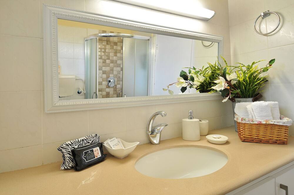 Photo of Bathroom in Yesod HaMa'ala