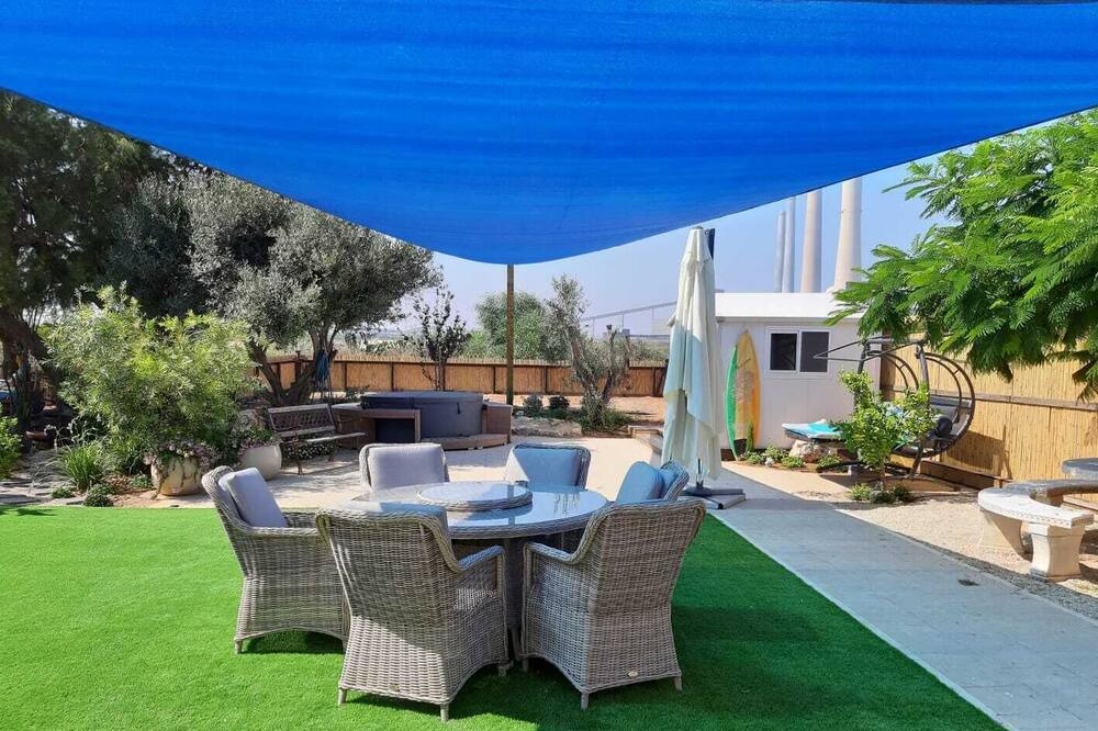 Photo of Patio Balcony in Hof HaCarmel