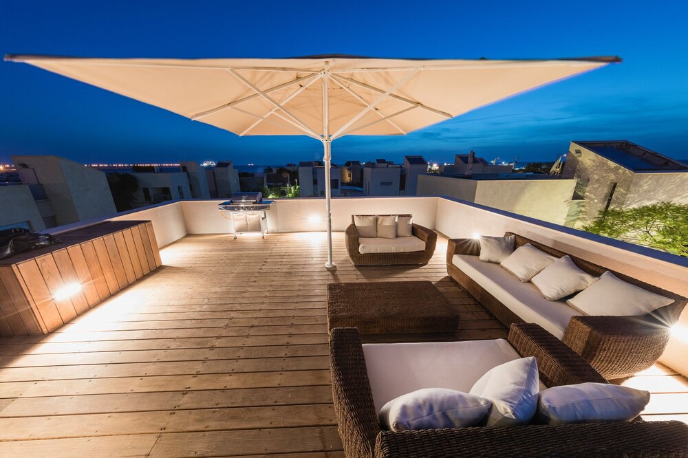 Photo of Patio Balcony in Caesarea