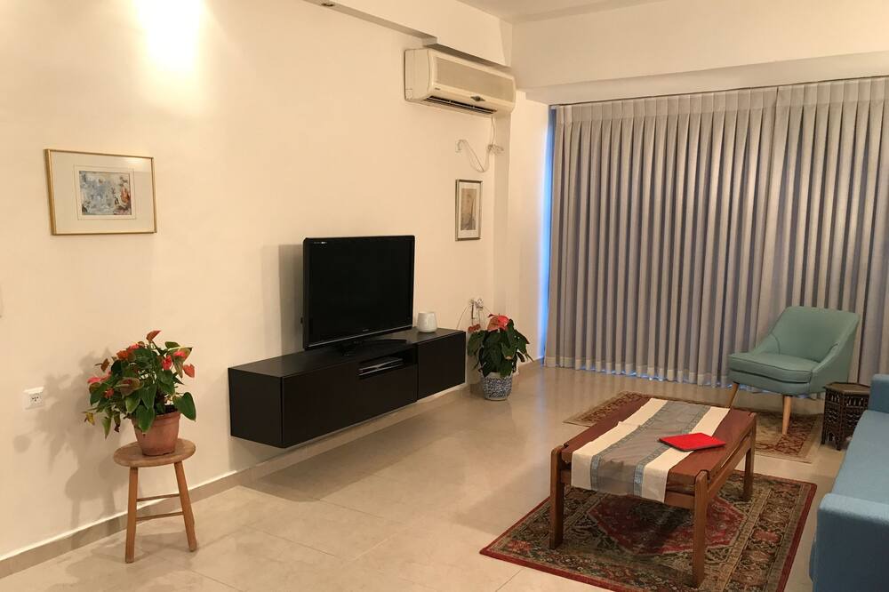 Photo of Livingroom in Ramat Gan