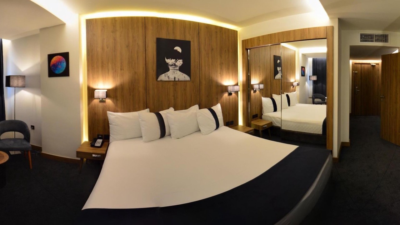 Photo of Bedroom in Al Jubeiha