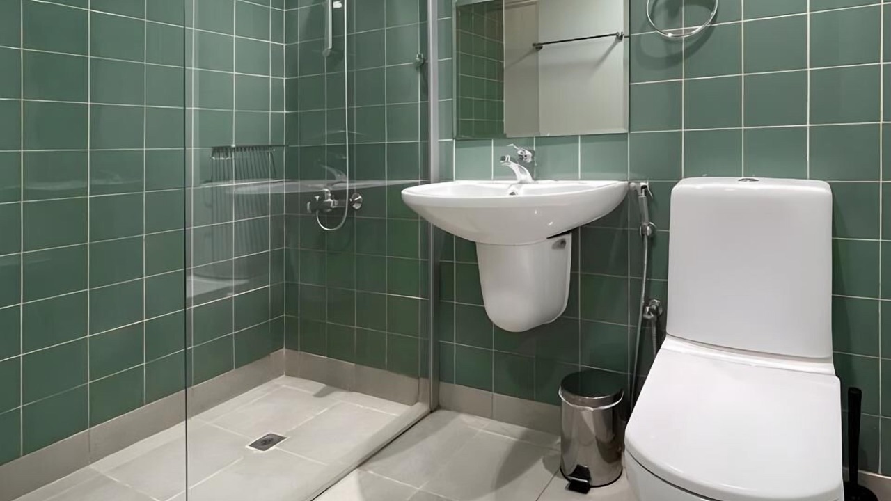 Photo of Bathroom in Trade Centre 1