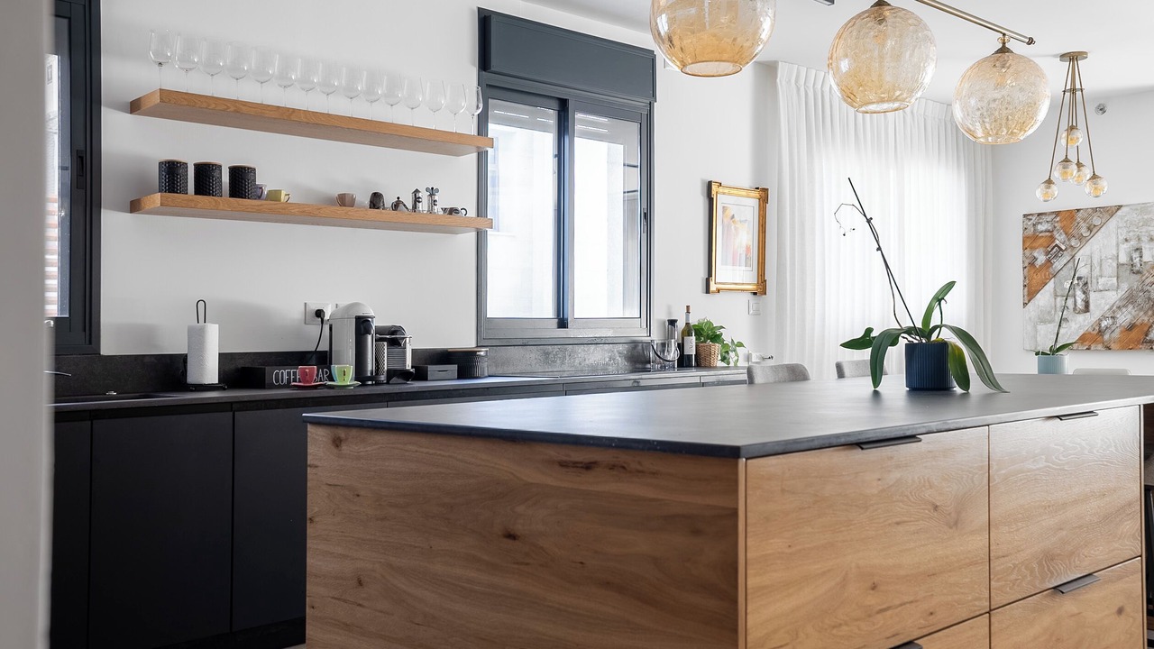 Photo of Kitchen in Ra'ananna