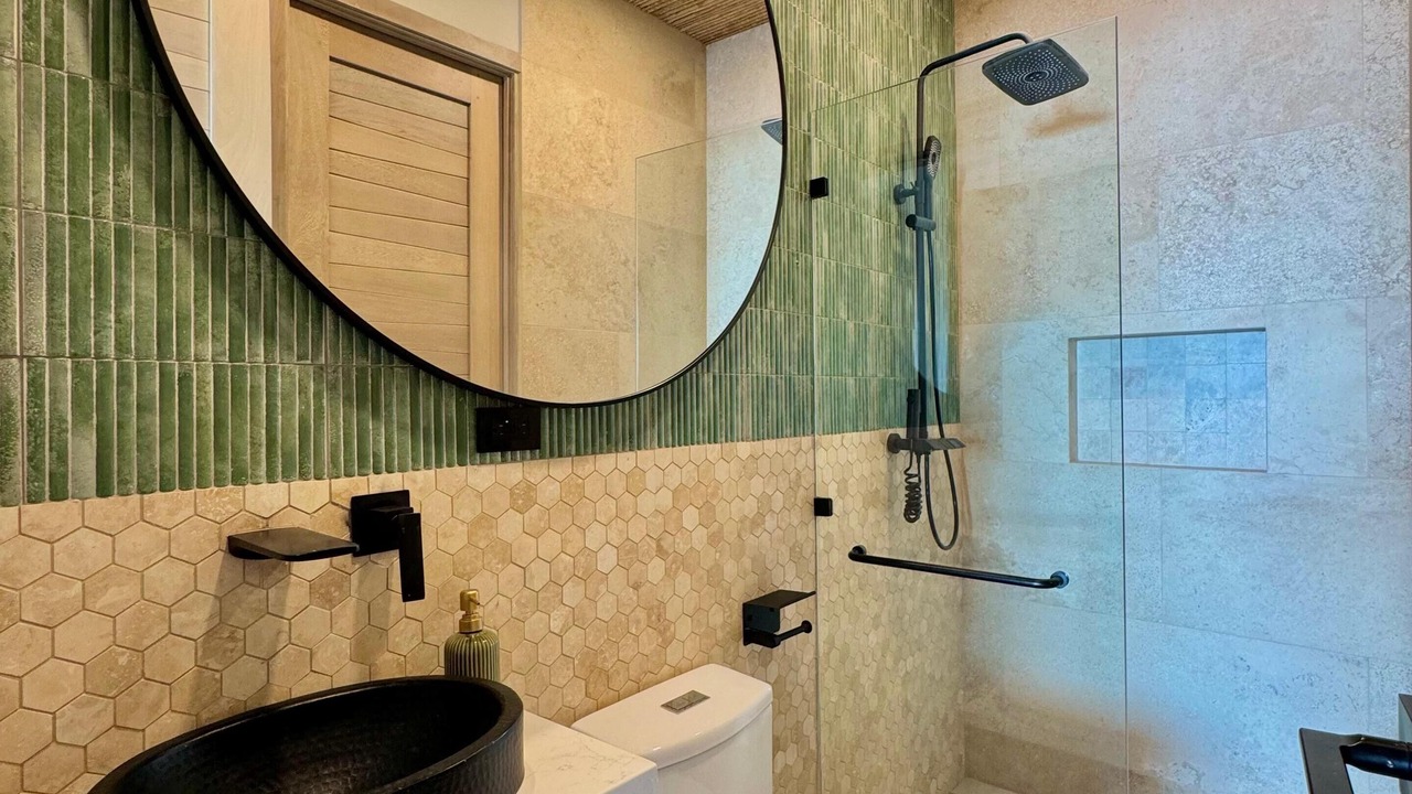 Photo of Bathroom in Pacific Marlin