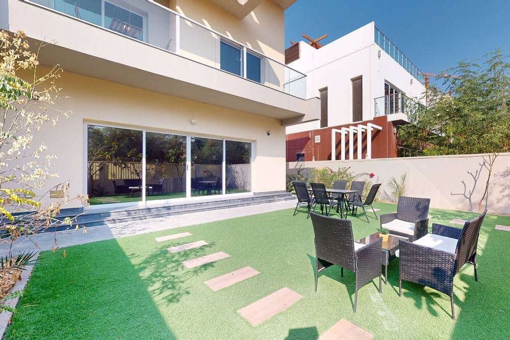 Photo of Outdoor in Jumeirah Village Circle