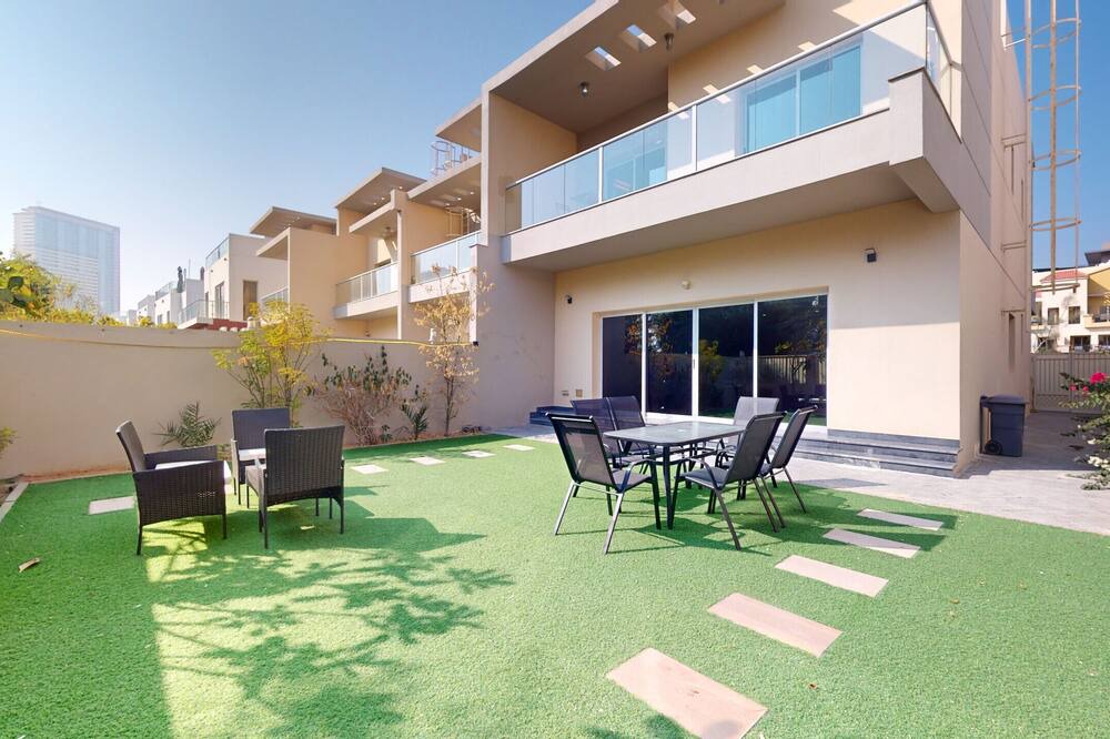 Photo of Outdoor in Jumeirah Village Circle