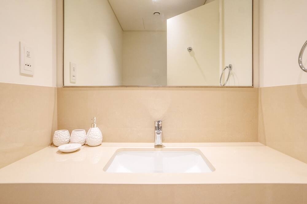 Photo of Bathroom in Za'abeel 2