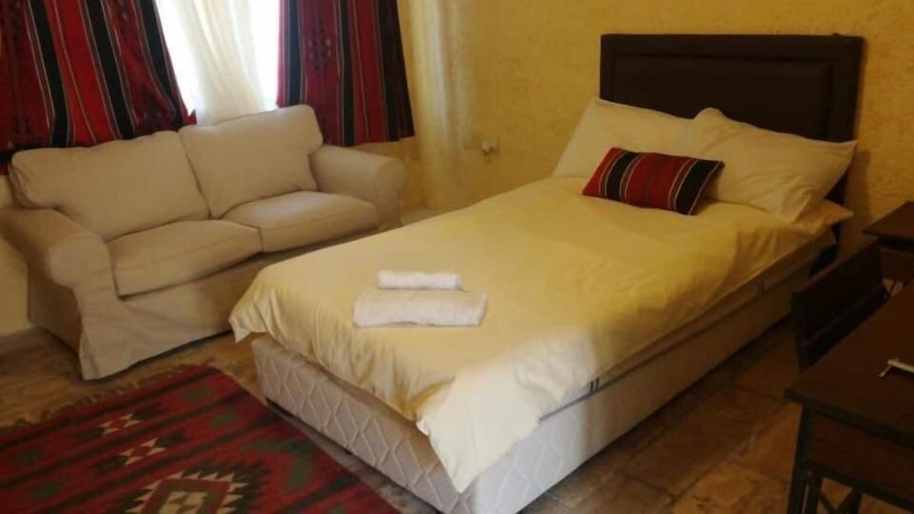 Photo of Bedroom in At-Tafilah