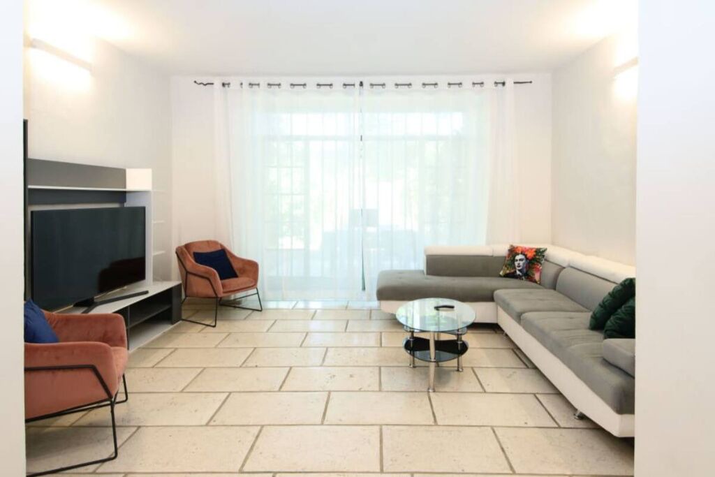 Photo of Livingroom in Musrara