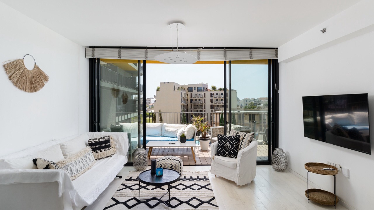 Photo of Livingroom in American Colony